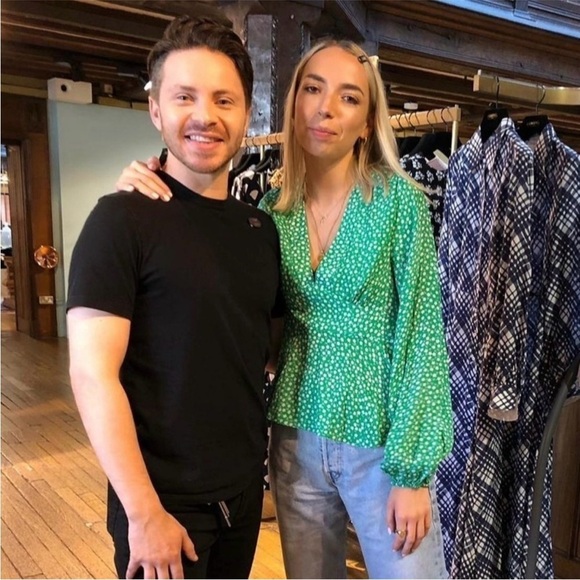 RIXO Silk Ditsy Floral Puff Long Sleeve V-Neck Empire Waist Ruffle Peplum Top XS - Picture 4 of 13